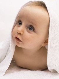 Baby im Handtuch