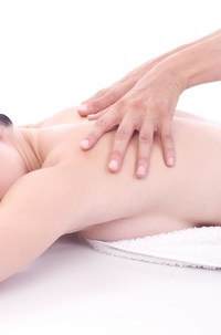 Entspannungsmassage und Hot Stone Massage in unserem Wellnessbereich in Niedermohr