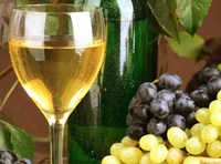 Immer eine gute Begleitung zum Essen: Wein vom Bodensee